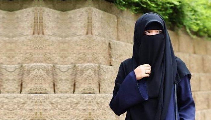 Hukum Memakai Cadar Menurut Ulama Salafi
